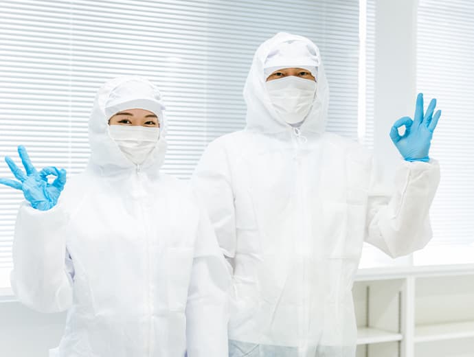 作業服のごみ取り